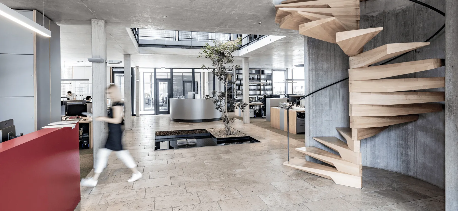 Foyer des AWB-Bürogebäudes im Lübecker Hochschulstadtteil