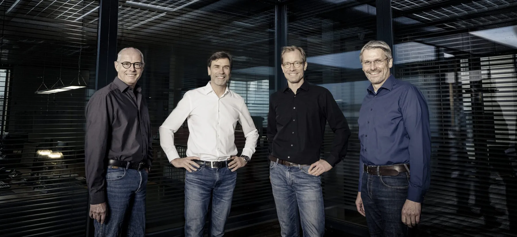 Die Geschäftsführung von AWB Ingenieure im Bürogebäude in Lübeck