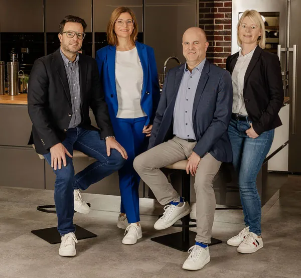 Die Inhaberfamilie von Wendlinger Küchen + Möbel in der Küchenausstellung